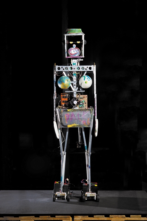 6-1 백남준 로봇 K-456_부산일보